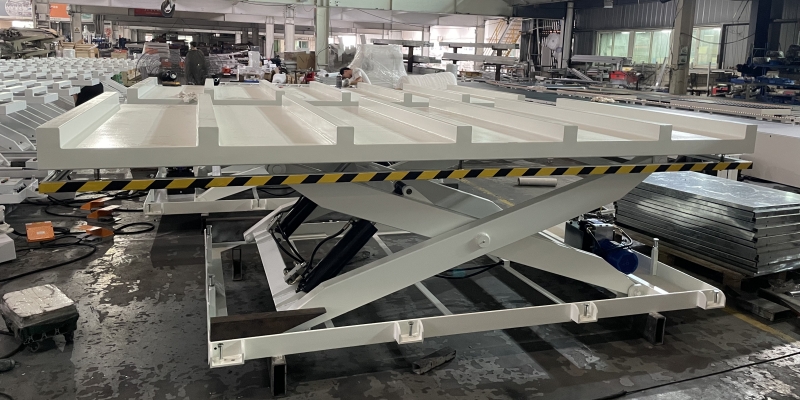 Hydraulisk heis med 6 gaffelposisjoner for panelmøbler: Tilpasset materialoverføringsløsning